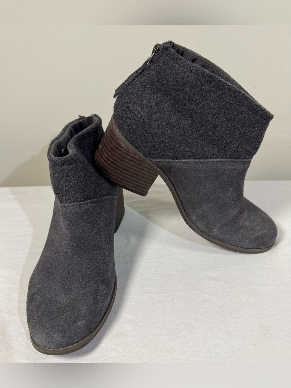 Toms Gray Suede & Felt Ankle Booties booties women’s block‎ heel size 8